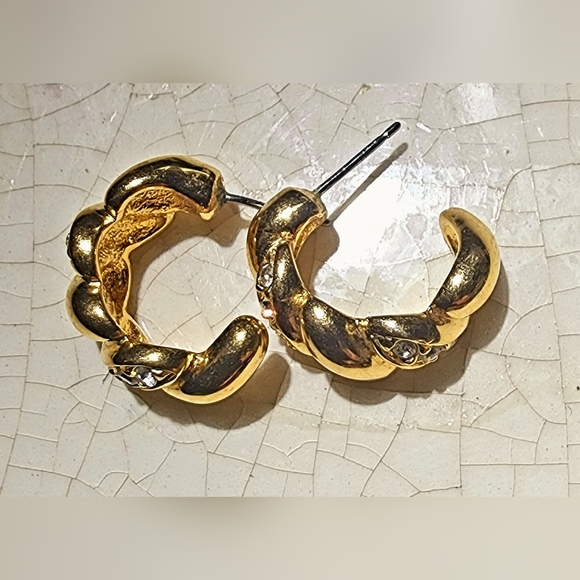 Joan Rivers gold tone premium alloy shrimp croissant rhinestone earrings - Picture 5 of 6